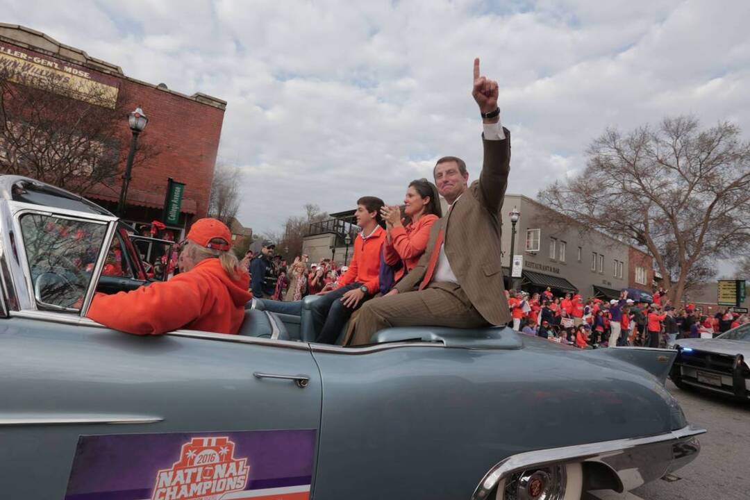 Watch the Clemson national championship parade in 1 minute