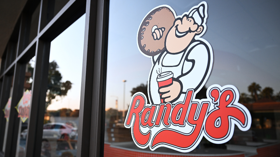 Randy’s Donuts teases opening of Clovis shop. Here’s what we know