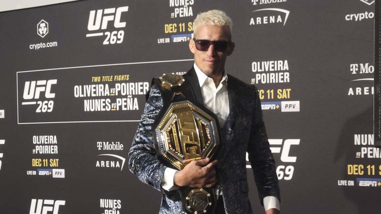 Charles Oliveira retiene su título en la UFC 269 ante Dustin Poirier