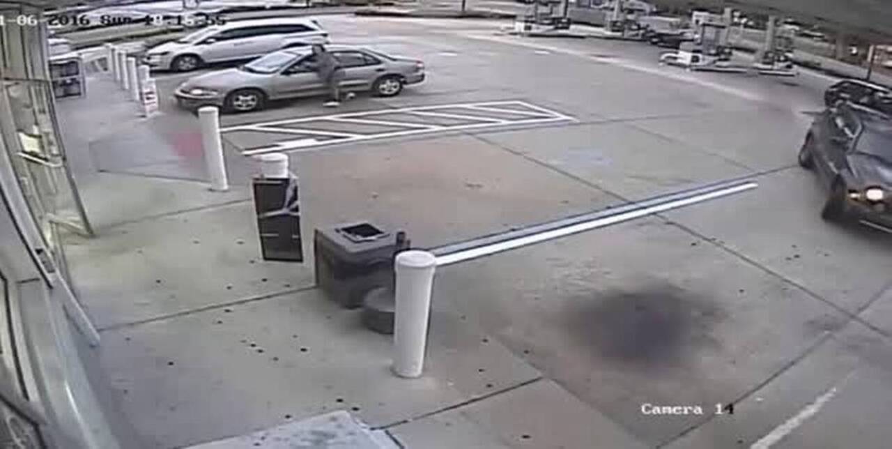 Woman dragged as thief steals car from gas station | Miami Herald