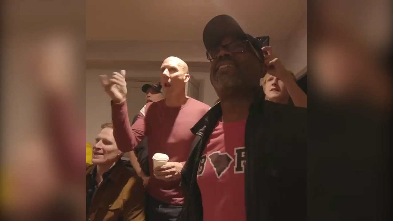 Hootie & the Blowfish celebrate South Carolina Gamecocks win before London show