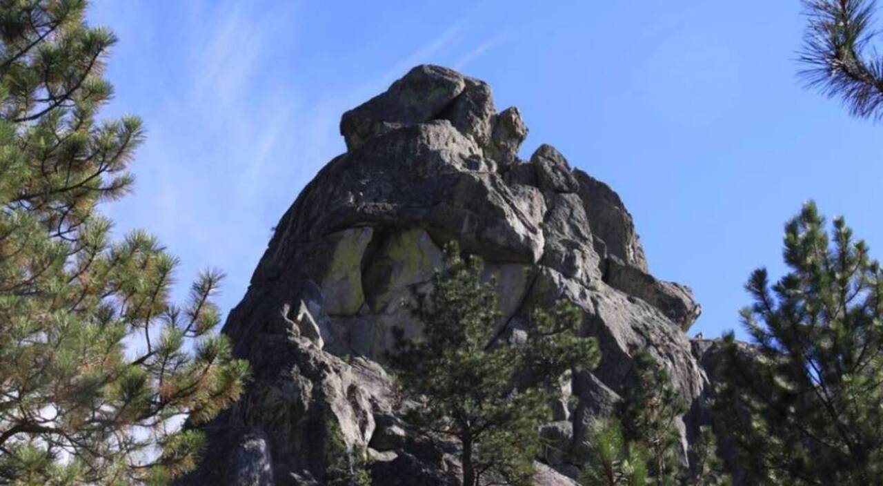 Hiking to Stack Rock in the Boise Foothills