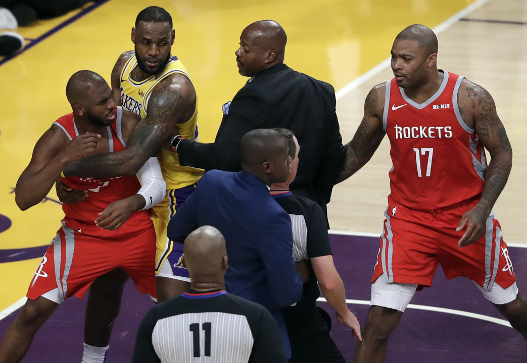 Rockets and Lakers players react to Paul & Rondo fight