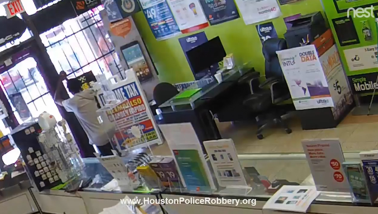 He thought he could rob this cellphone store, he ended up begging to be let out