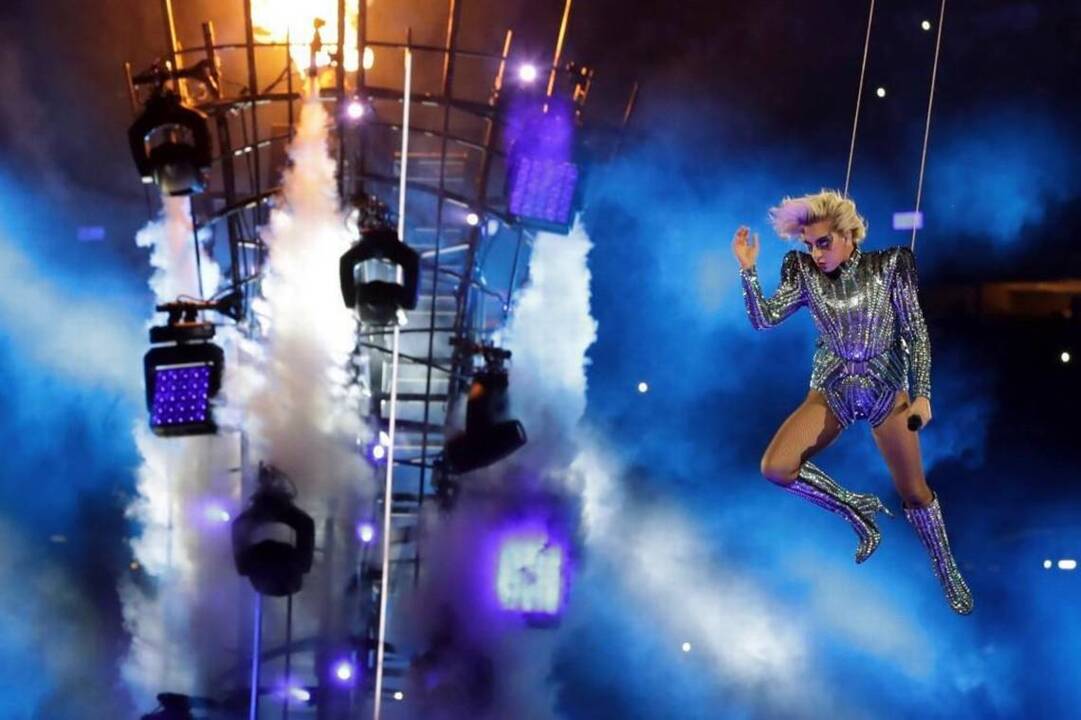 Lady Gaga fans bite back at body-shaming belly bullies