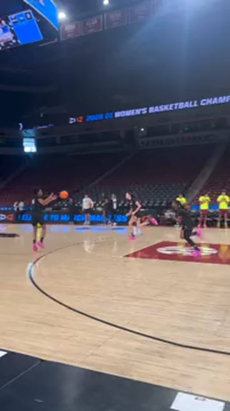 Alicia Tournebize dunks during South Carolina's NCAA practice