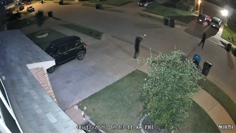 Fort Worth police look for suspects who shot into home