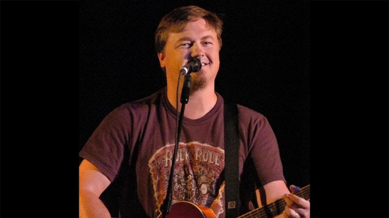 Edwin McCain plays some of his 1998 hit “I’ll Be.” The song became a top ten hit that year