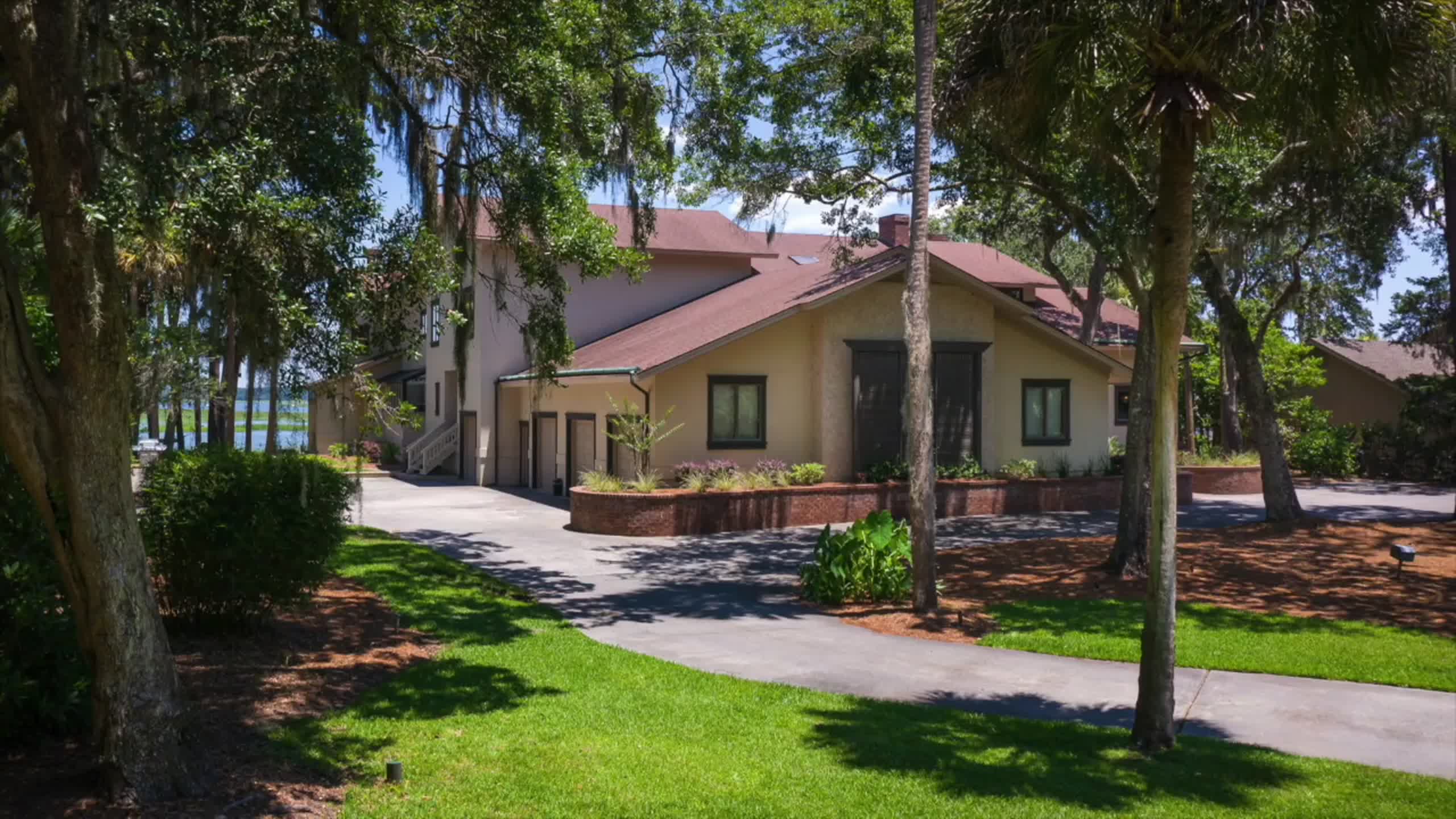 Video shows SC mansion’s hidden, safe room behind custom wooden wall