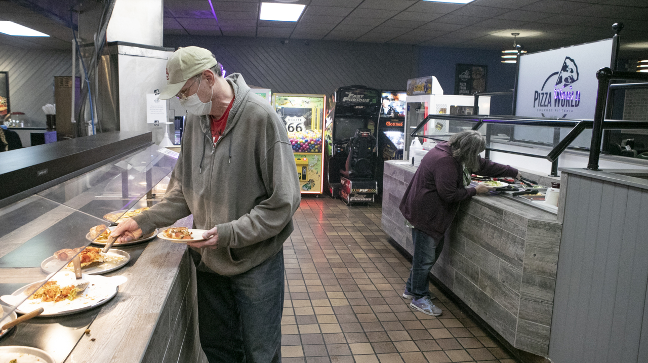 Southwest IL to see COVID restrictions on bars, restaurants lifted