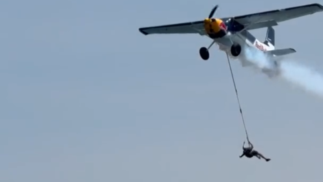 Red Bull stunt teams pulls off thrilling sky hook stunt at Tri-City Water Follies