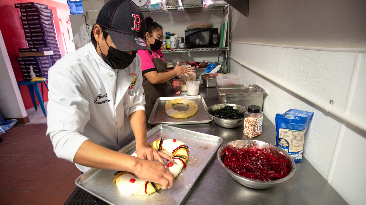 Modesto family bakery prepares for Three Kings Day