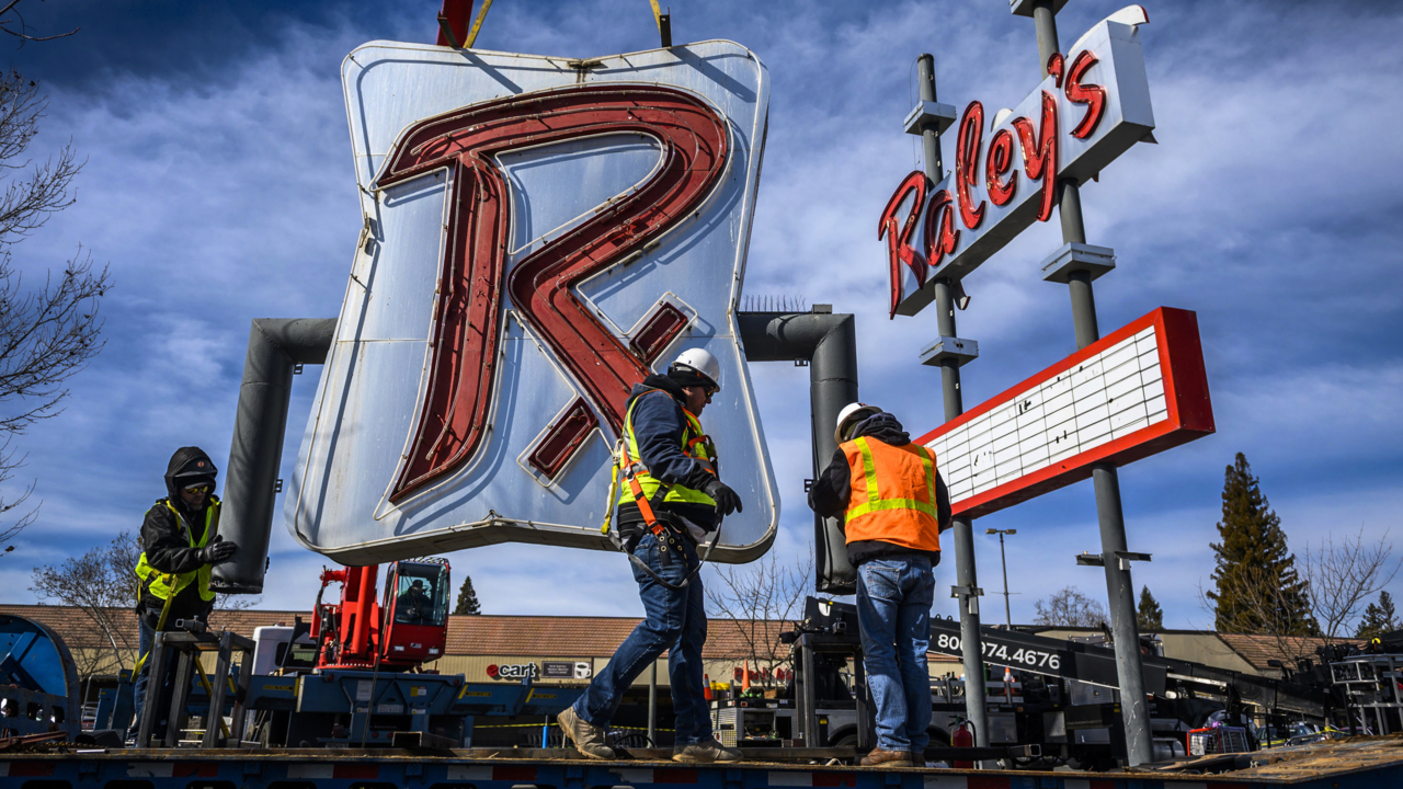 Watch as vintage Raley's sign is removed in Sacramento, CA | Sacramento Bee