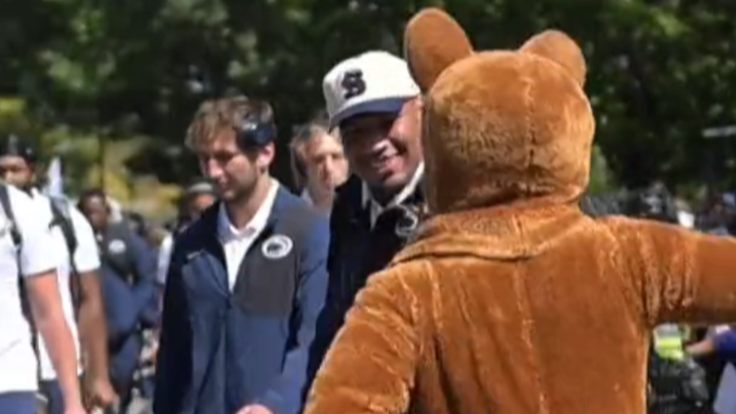 Penn State football team arrives at Beaver Stadium
