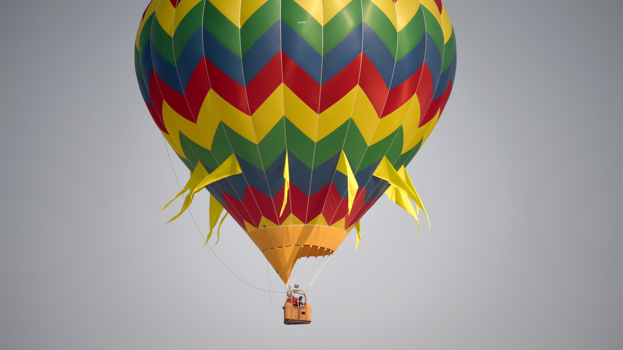 See colorful hot air balloons take flight at ClovisFest