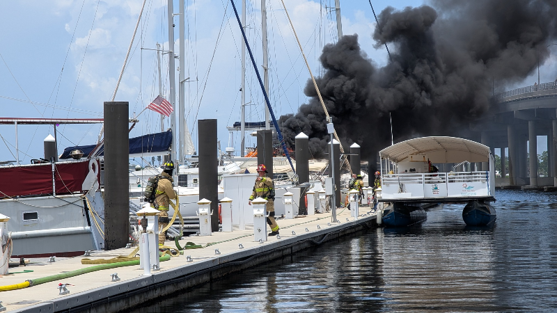 Boat fire closes Riverwalk in Bradenton temporarily