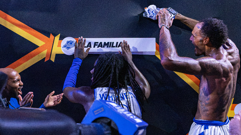 Kahlil Whitney scores game-winning dunk for La Familia in The Basketball Tournament