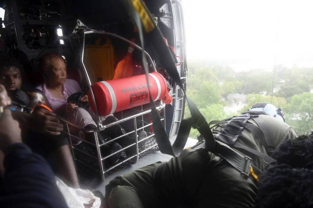 As waters rise in Texas, Harvey leads to flood of fake photos online