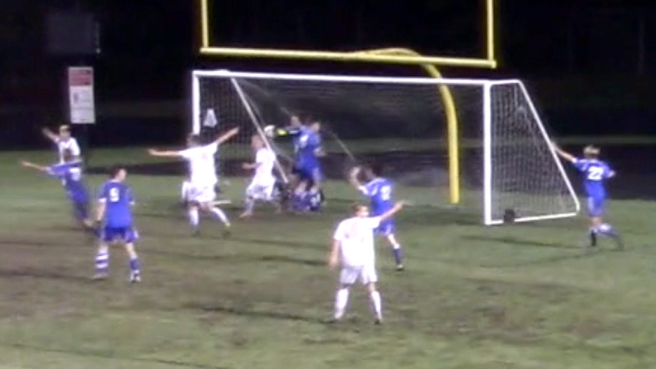 Apex falls to Laney on controversial call