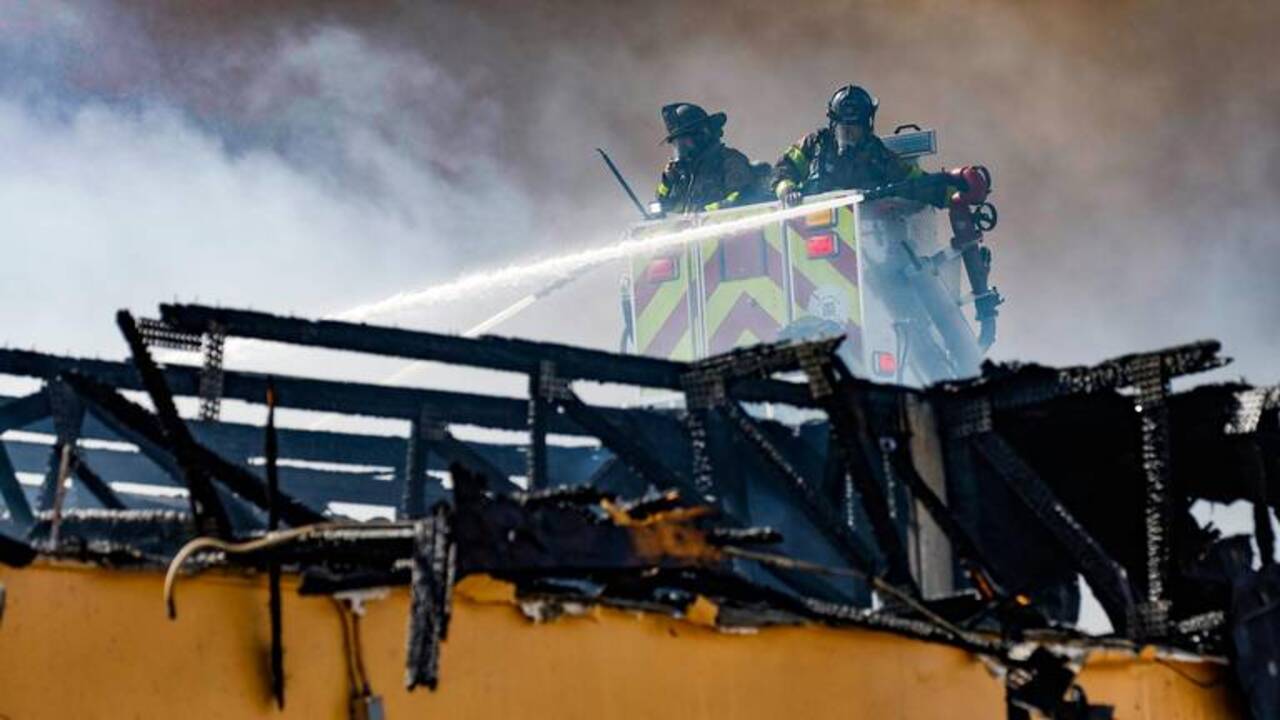 Miami Gardens apartment building catches fire | Miami Herald