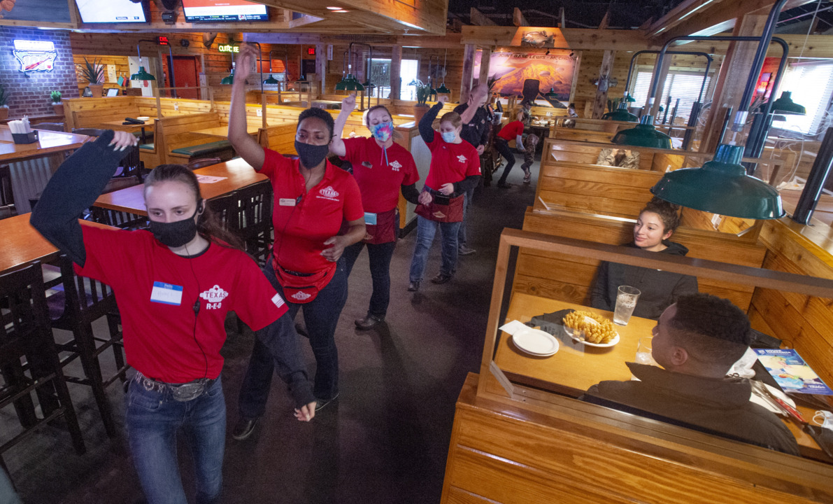 Nationally popular restaurant chain gets approving salute at JBLM