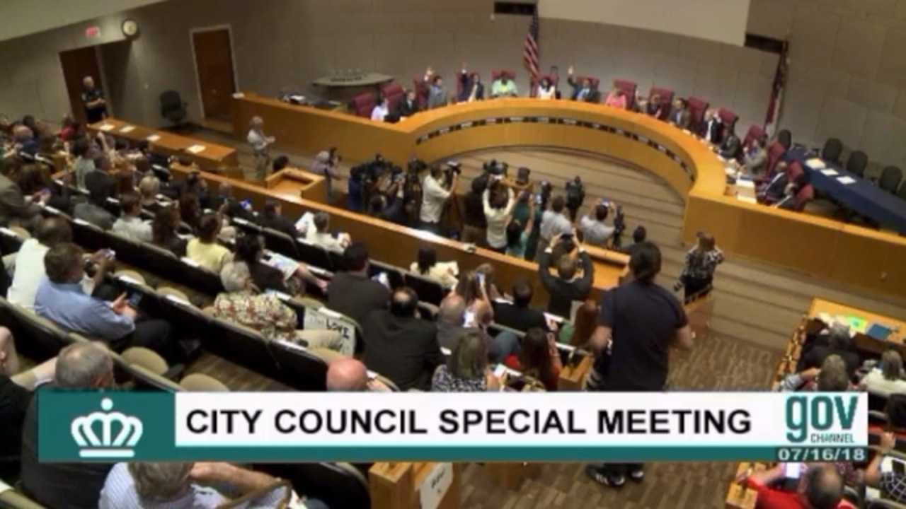 Charlotte backs RNC bid after contentious meeting. Here’s what’s next.