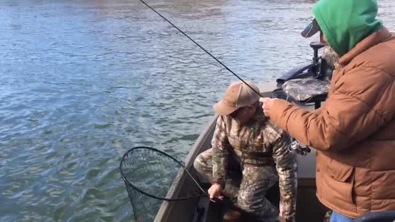 Winter trout fishing at Lake Taneycomo