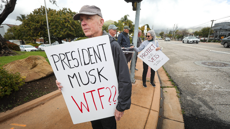 Rally supports veterans in San Luis Obispo