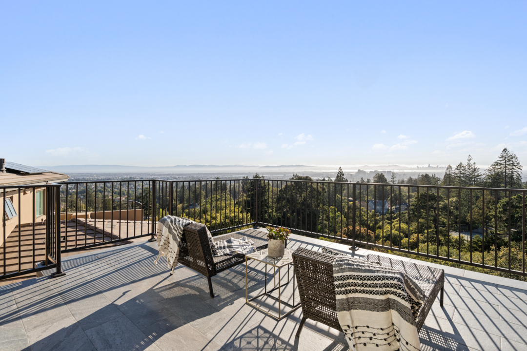 See luxurious Oakland home of ex-Warriors forward David West. Score it for $3.7 million