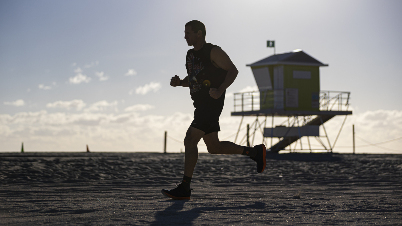 Running ‘caveman-like,’ he’ll surpass 8,750 miles (half marathon a day) at Miami Marathon 