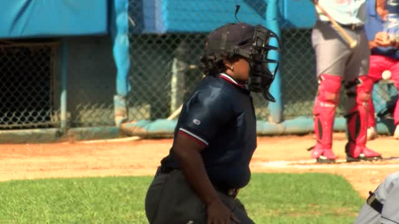 Video: Female umpire calls big league games in Cuba
