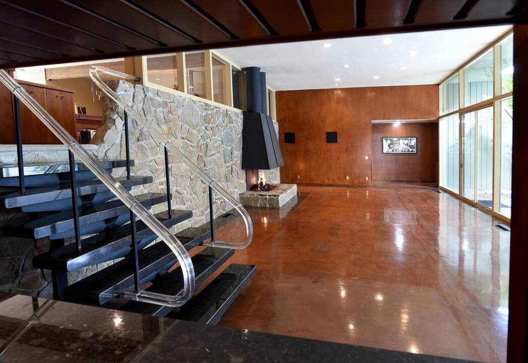 Mid-century modern home showcases the work of famed architect Don Murray