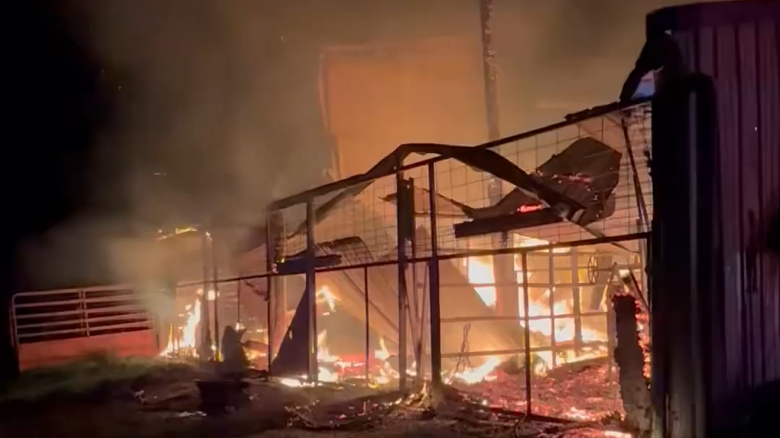 Barn fire in Templeton killed 5 animals, see the blaze
