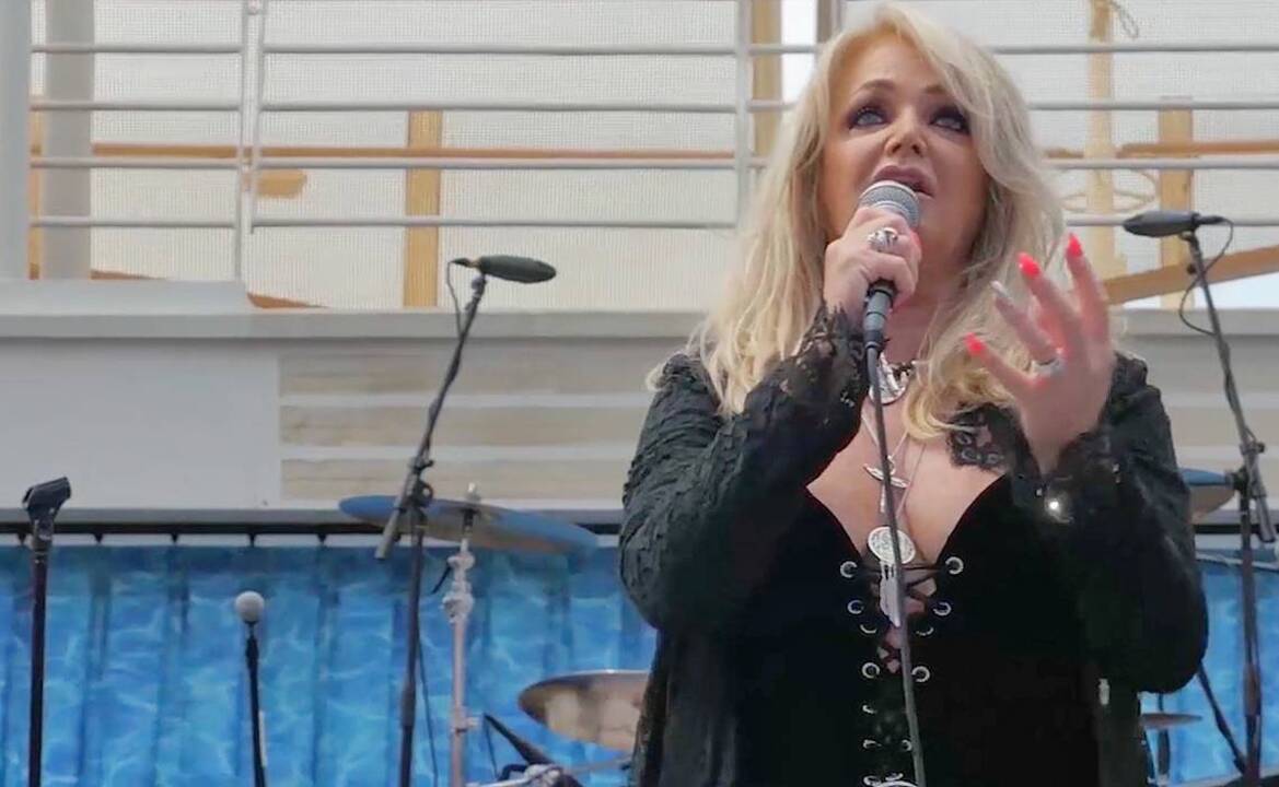 Bonnie Tyler singing 'Total Eclipse of the Heart' on a cruise ship during a total eclipse
