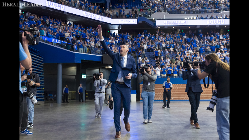 Mark Pope's intro summons magic of 1990s Kentucky basketball | Lexington  Herald Leader