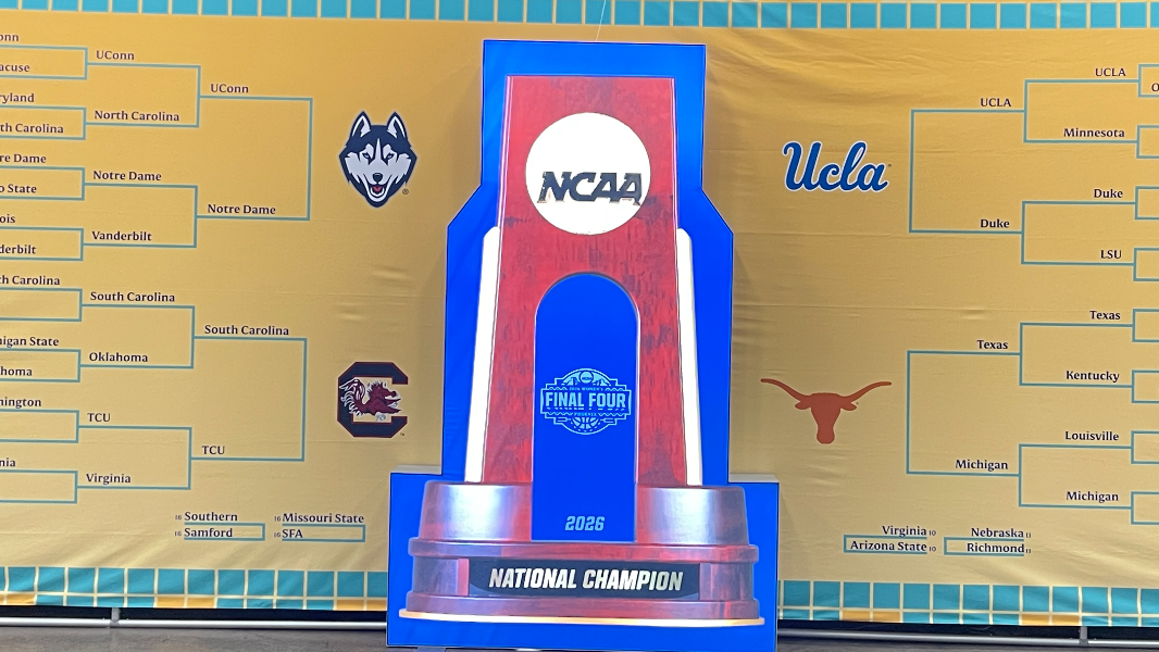 Gamecocks arrive for national championship game against UCLA