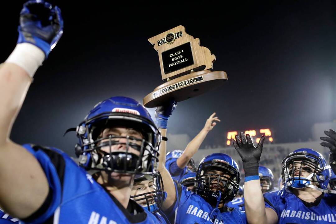 Harrisonville celebrates Missouri Class 4 football title