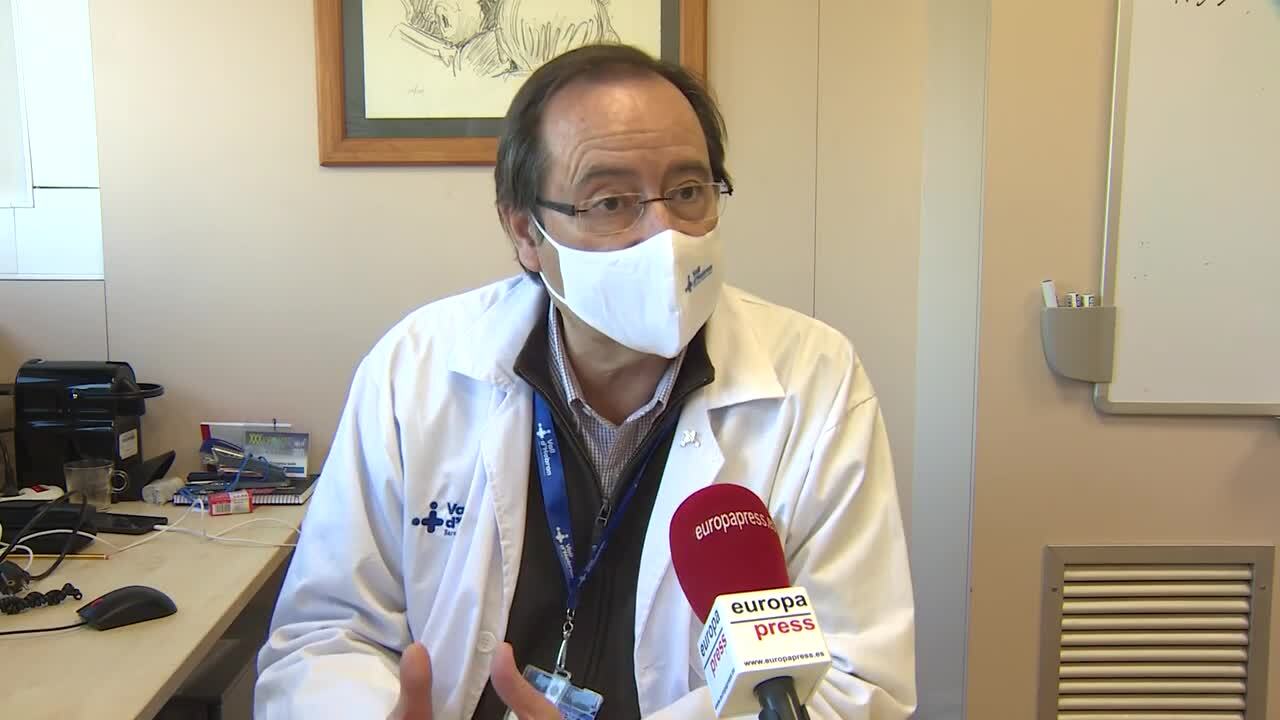 Los síntomas de la variante ómicron pueden ser ‘más leves’, según un experto
