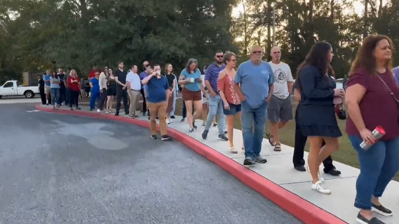 Long lines for early morning voters in Mississippi