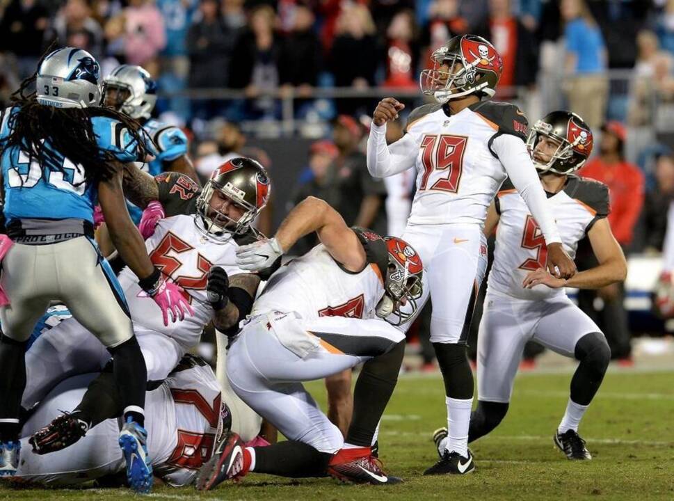 Carolina signs former Tampa Bay kicker Roberto Aguayo to practice squad