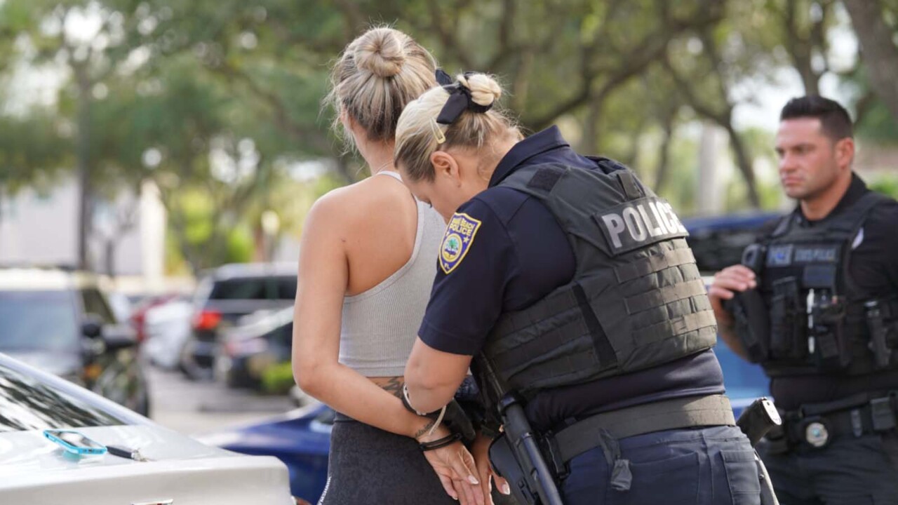 Miami Beach police arrest suspect in alleged parking scam (Video ...