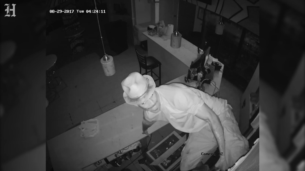 Restaurant burglars caught on surveillance video (Video) | Miami Herald