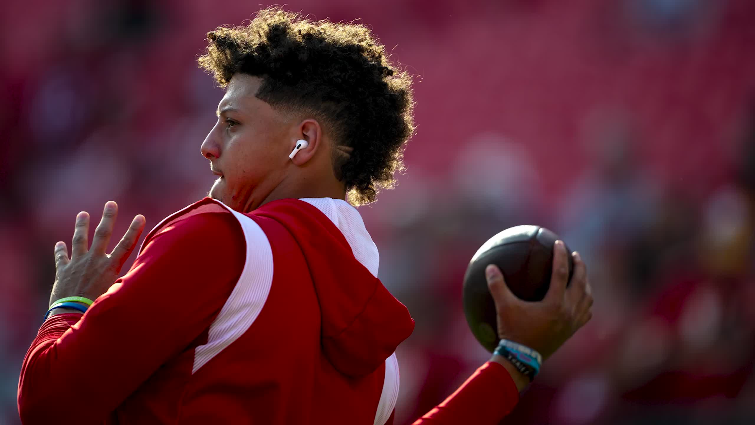 Mahomes, Chiefs warmup ahead of season opener against Detroit