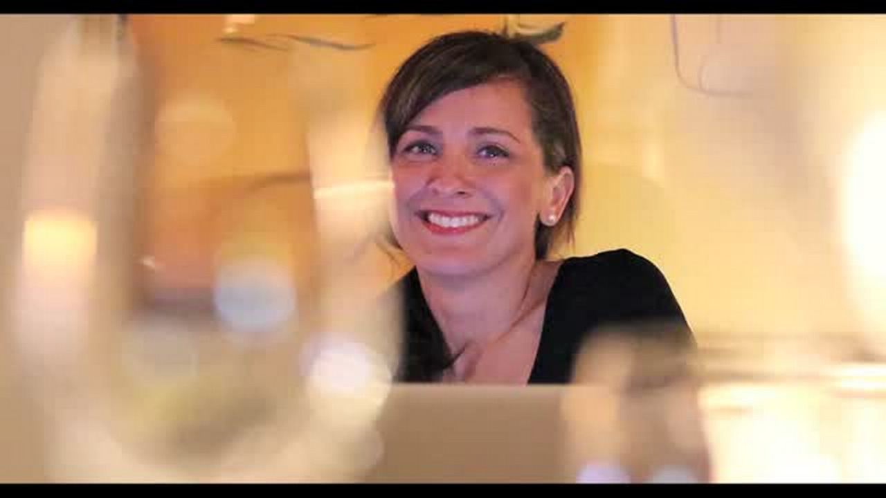 Stage-shy singer takes you from ‘Crazy’ to ‘Billie Jean’