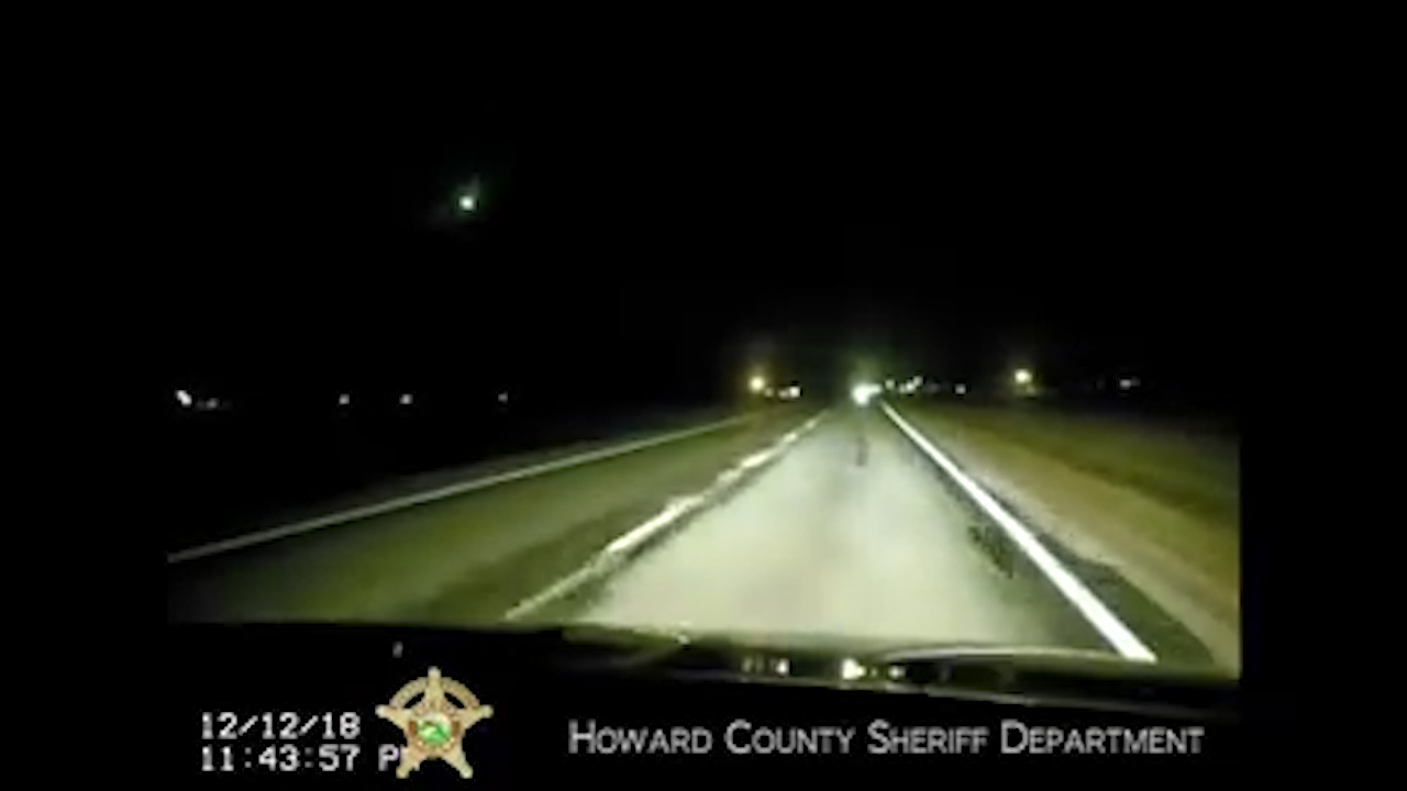 Meteor from Geminid shower caught on Indiana officer dash camera(02)