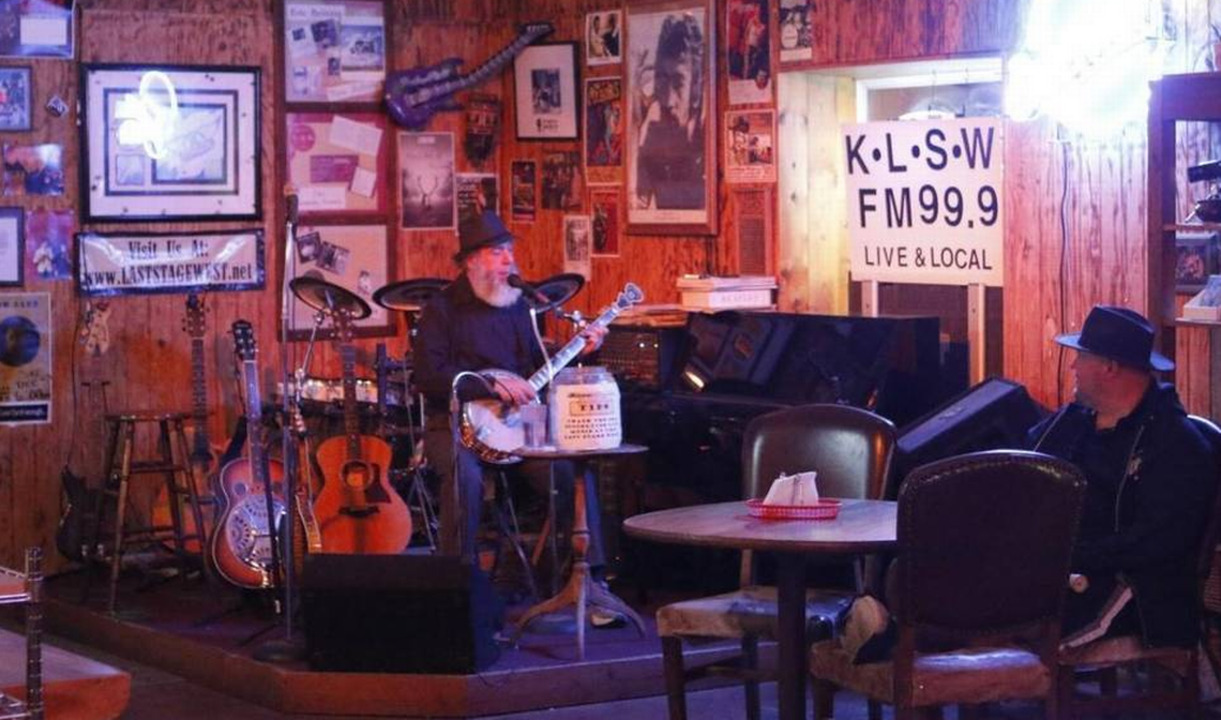 Inside Last Stage West BBQ