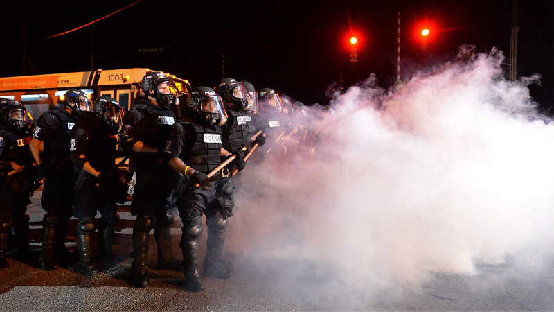 Chaos and disorder erupt on Old Concord Road following police shooting and death of Keith Lamont Scott