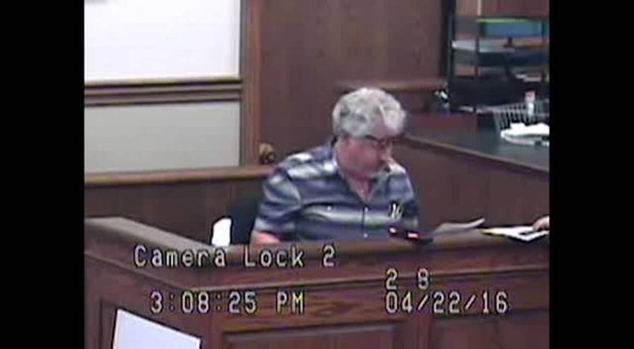 Social worker says he didn't see abuse in Berea torture case