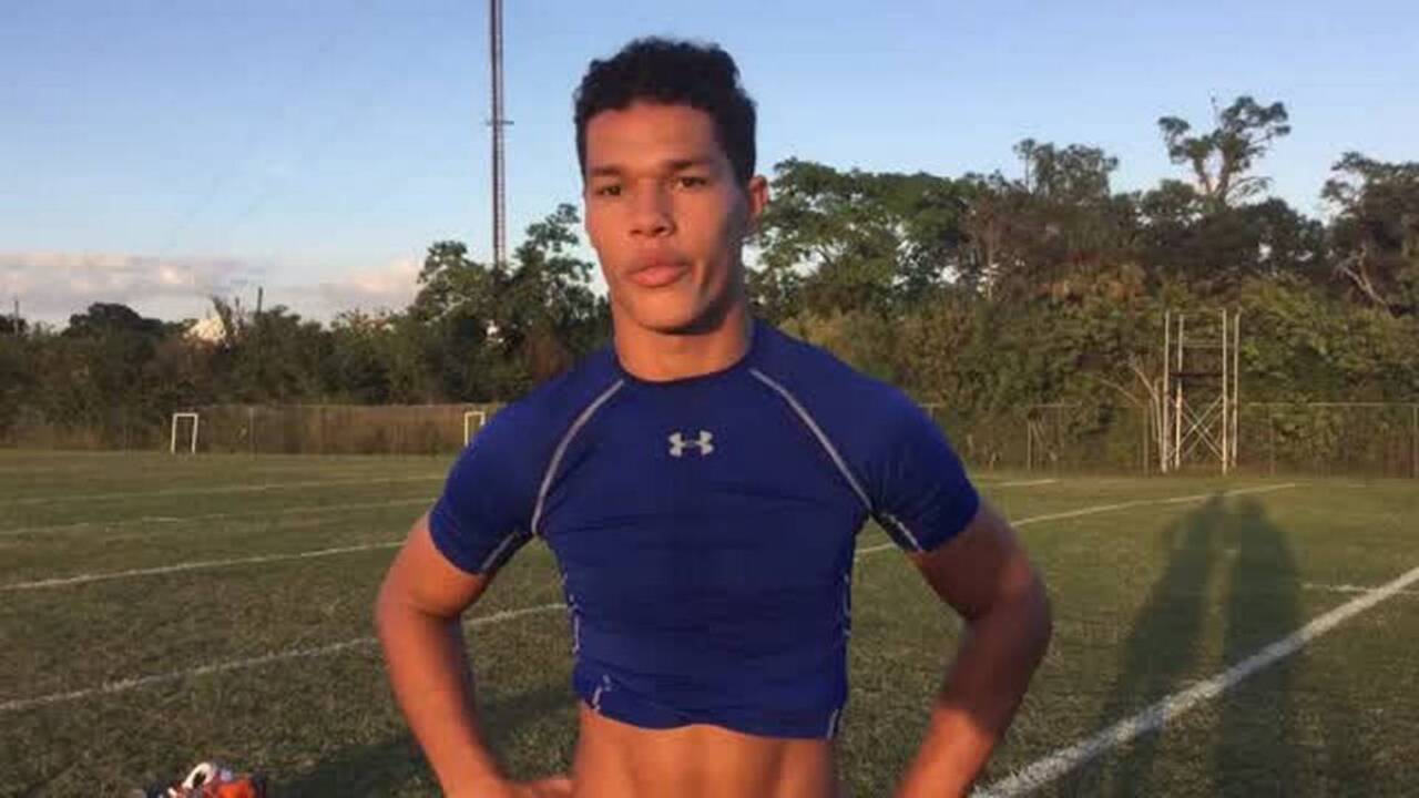 Southeast’s Jon Locke uses wrestling skills and IB school smarts to thrive in football