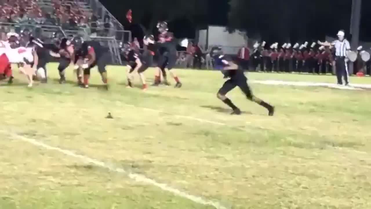 Catch of the year? High schooler wows crowd with one-handed grab